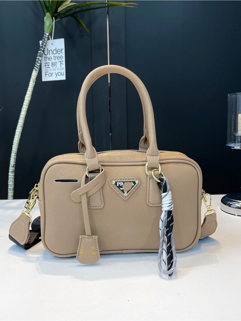 New women’s beige fashion shoulder bag